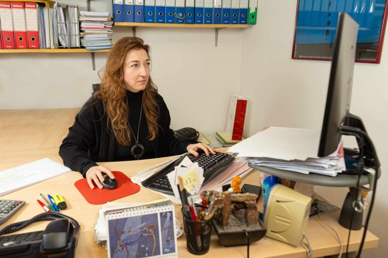 Antonella Mei al lavoro nel suo ufficio
